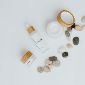 Skincare flatlay stones