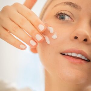 Applying face serum